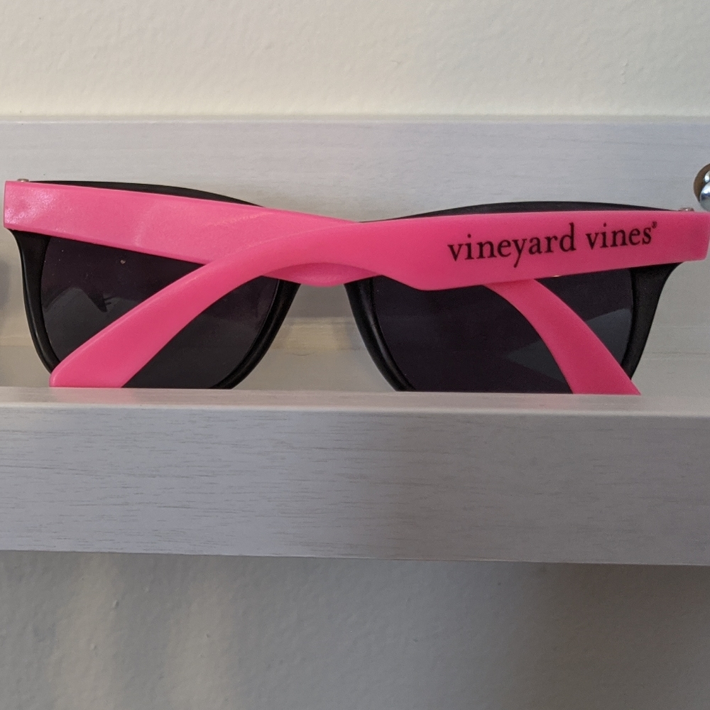 💙💓2 pairs of Vineyard Vines Sunglasses